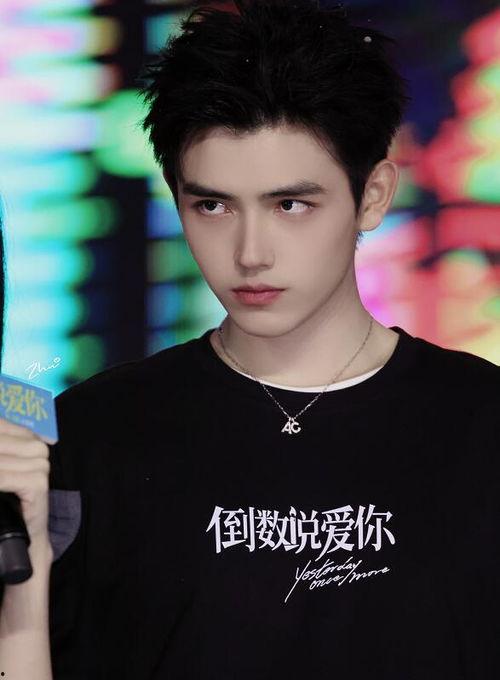 张小寒最新爆料江疏影,张小寒独家爆料揭秘幕后真相